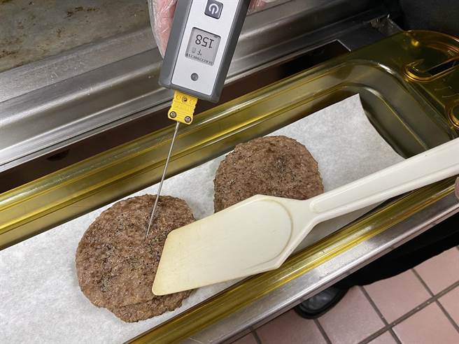 全台麥當勞已100%導入「數位化食安管理系統」。（麥當勞提供）