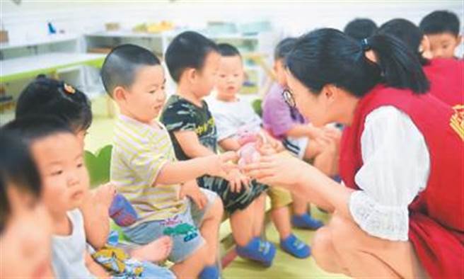 大陆鼓励有条件的地区探索展开育儿假试点。（新华社）