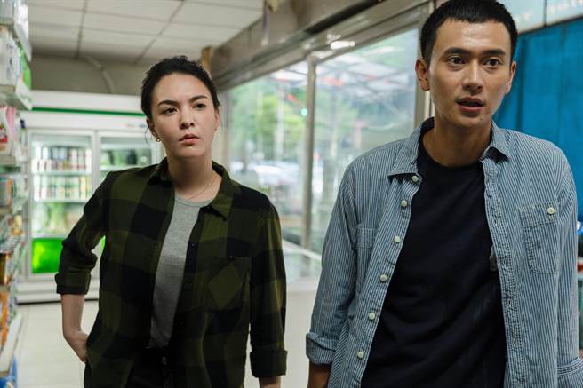 张榕容在《第三布局 尘沙惑》饰演刑警，刘冠廷是菜鸟警察。（CATCHPLAY提供）