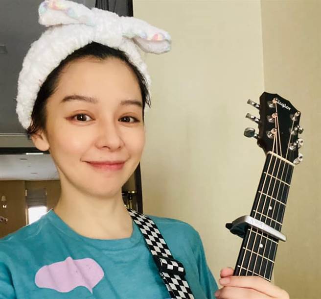 徐若瑄目前人在新加坡，仍心繫台湾疫情，发文响应公益活动。（图／翻摄自脸书）