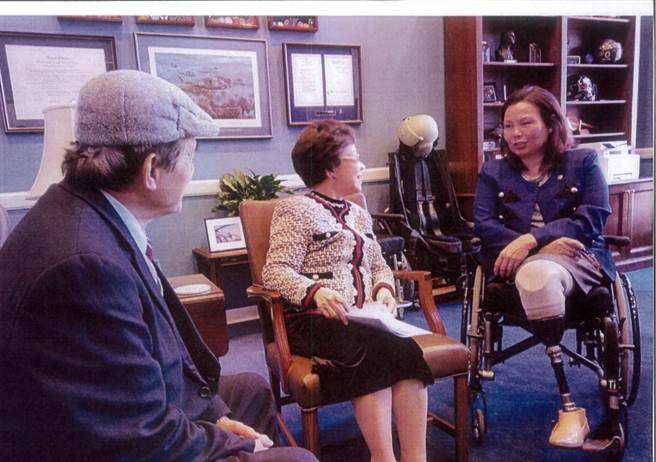 美参议员来台 吕秀莲亲函达克沃丝，提共组「民主太平洋国协」构想。（曾薏苹摄）