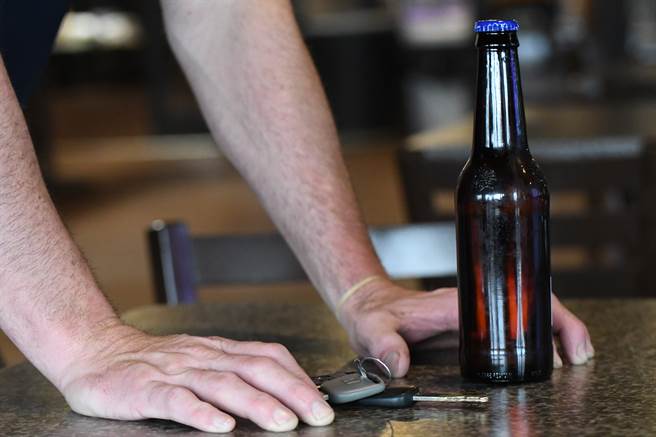 由于难以在阿富汗出售或销毁，德军将委托民间承包商运走当地超过2万公升的酒精饮料。（示意图／美国陆军）