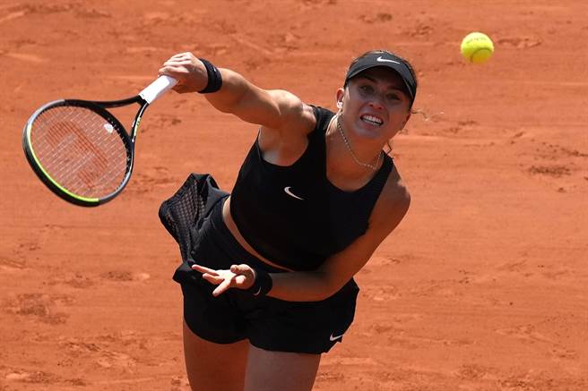 芭多莎未能挺住压力，错过法网女单4强。（美联社）