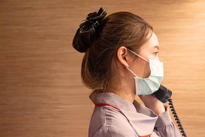 一名饭店服务人员上网抱怨，天天接到小姐打电话问：「可不可以休息？」。（示意图，非当事人。达志影像/shutterstock）