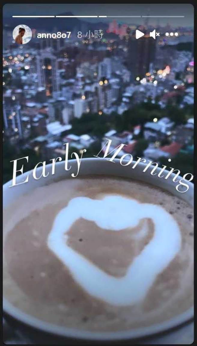 許瑋甯上周在IG貼出一張愛心拉花咖啡照，被網友指背後的山景與建築和邱澤家外相近。（圖／翻攝自許瑋甯IG）  