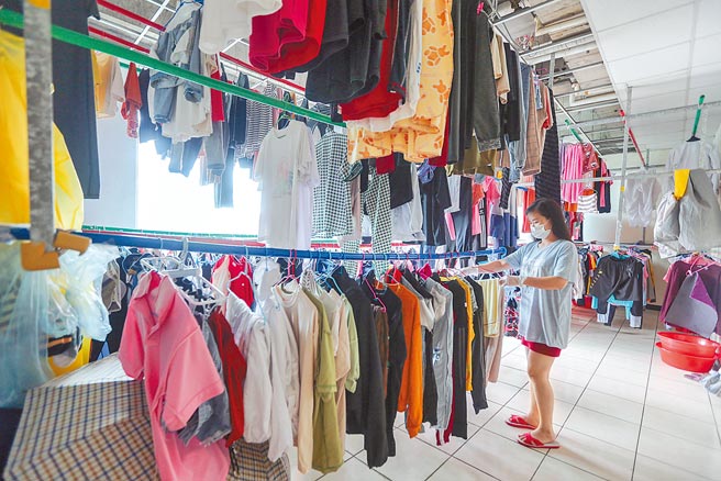 桃园「固安计画」，雇用外籍移工50人以上的工厂须进行分舱分流。图为桃园一家移工宿舍，管理16工厂内877名移工，宿舍「按班别」分流。（陈麒全摄）