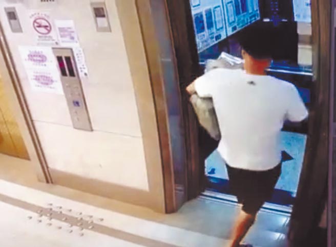 新北五股區一對情侶先後染疫，男子確診後謊稱自己為「陰性」，並私下2度拒絕衛生局隔離政策；衛生局表示，此案本月5日已將該男強制移送隔離旅館，並擬重罰130萬元。（投訴者提供／戴上容新北傳真）