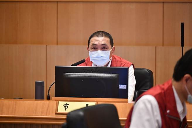 新北市长侯友宜主持市政会议。（新北市府提供）