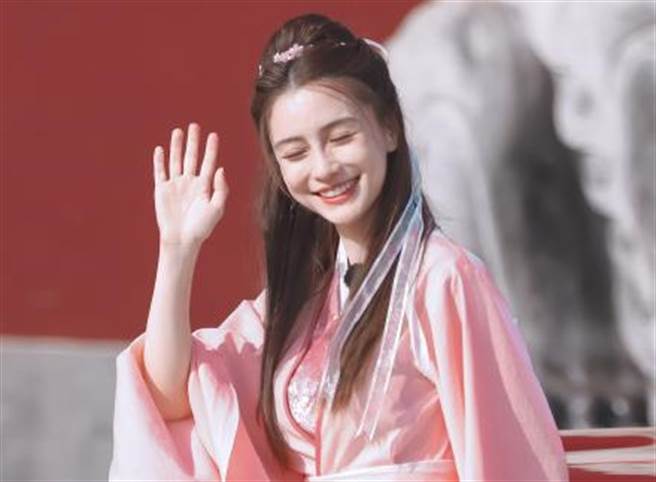 Angelababy和黃曉明婚變頻傳。(圖/翻攝自微博)
