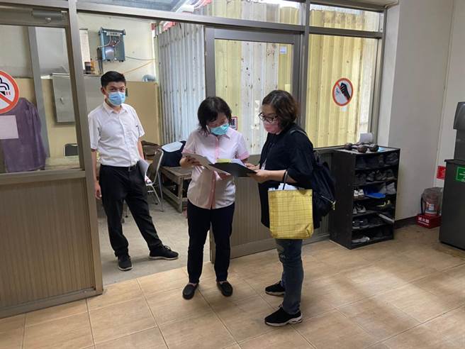 勞工局落實企業移工防疫措施，展開實地查核。（台中市政府提供）