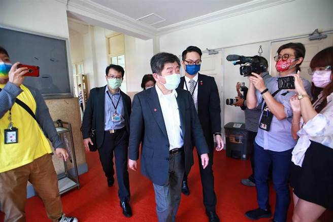 卫福部长陈时中今(9日)到立法院报告纾困4.0特别预算，并回应立委有关疫苗採购等进度。（陈信翰摄）