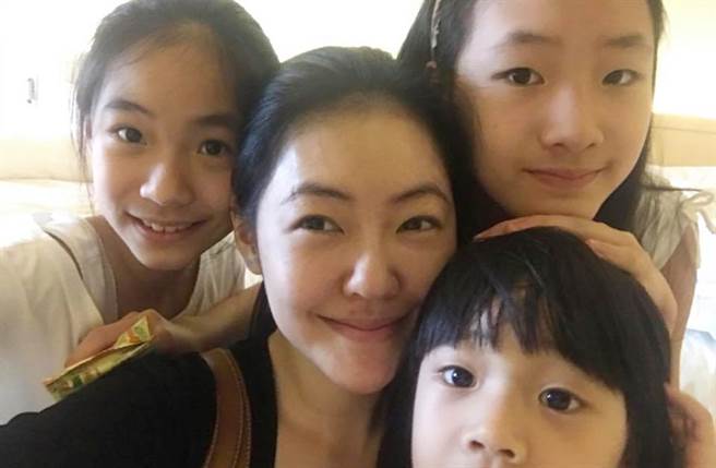 小S有三个女儿。（图／翻摄自小S 徐熙娣脸书）