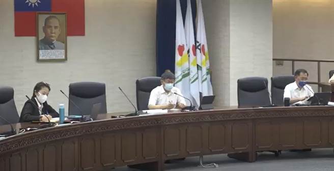 台北市长柯文哲（中）。（北市府提供／张颖齐台北传真）