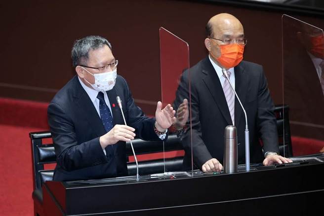 行政院长苏贞昌（右）、财政部长苏建荣（左）在立法院备询。（黄世麒摄）
