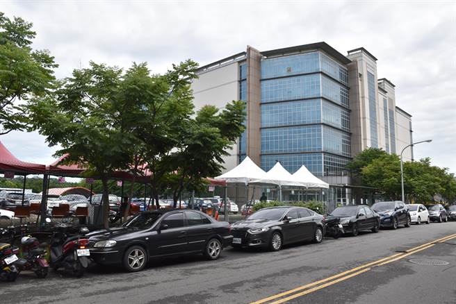 智邦科技竹南厂以4天时间完成全部1692名员工快筛。（谢明俊摄）