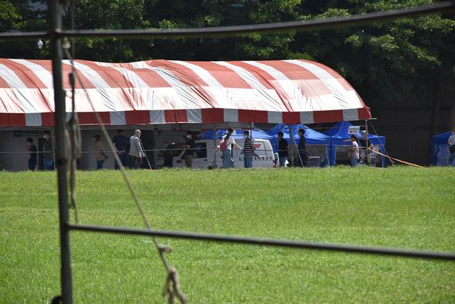 智邦科技竹南厂9日上完成最后237名员工快筛。（谢明俊摄）