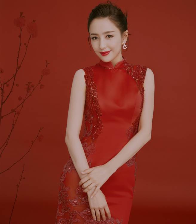 佟丽娅被封为「新疆第一美」。(翻摄自Hello佟丽娅微博)