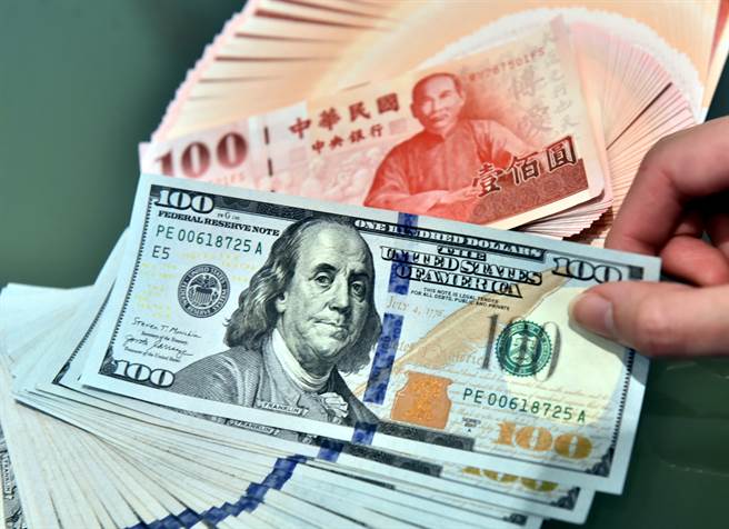 台湾人爱存金融股，美国人则是偏爱公用事业股。(图/中时资料库)