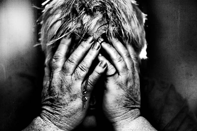 俄罗斯一名男子不满妻子贪得无厌，害他背上大笔债务，因而萌生寻短念头。（示意图／达志影像）