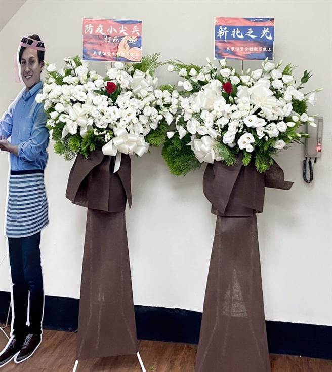 叶元之收到朱学恒送的花篮。（图／摘自叶元之脸书）