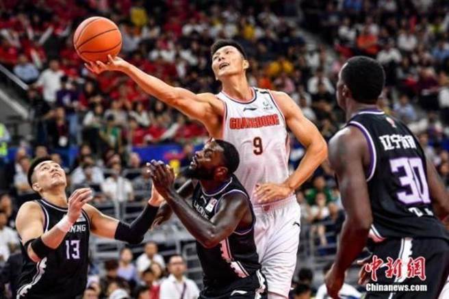 CBA新赛季 陆本土球员薪资上限下调至600万人民币。中新社资料照