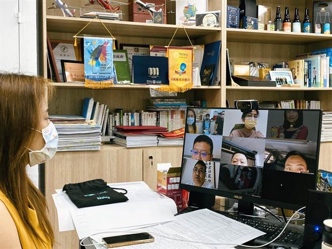 台南市观光旅游局开放旅行社申请远距办公设备整备补助，每家旅行社补助1万元。（观旅局提供／洪荣志台南传真）