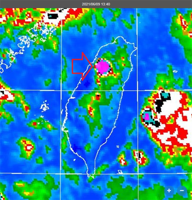 气象局长郑明典PO出一张图，曝光雨量「第一颗达到紫色」地区。(图/截自郑明典脸书)