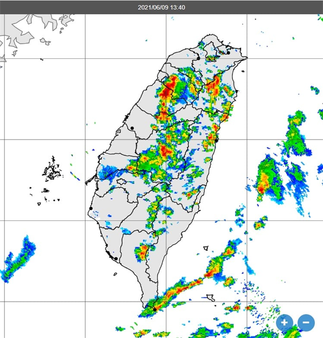 郑明典提醒，对流现在才开始增强，雷雨区请小心。(图/截自郑明典脸书)