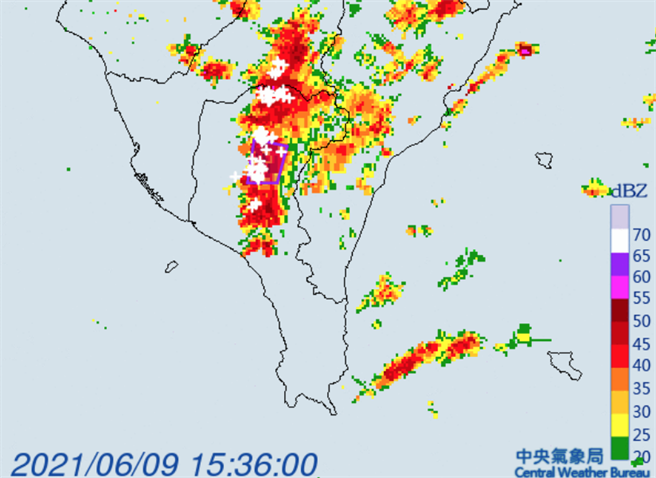 屏東縣發大雷雨訊息，慎防雷擊、溪水暴漲。（翻攝自氣象局）