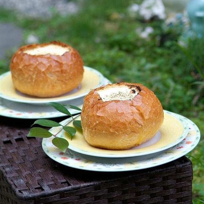 烘焙业者推出防疫麵包箱，服务在家工作的民眾。（图/圣玛莉提供）