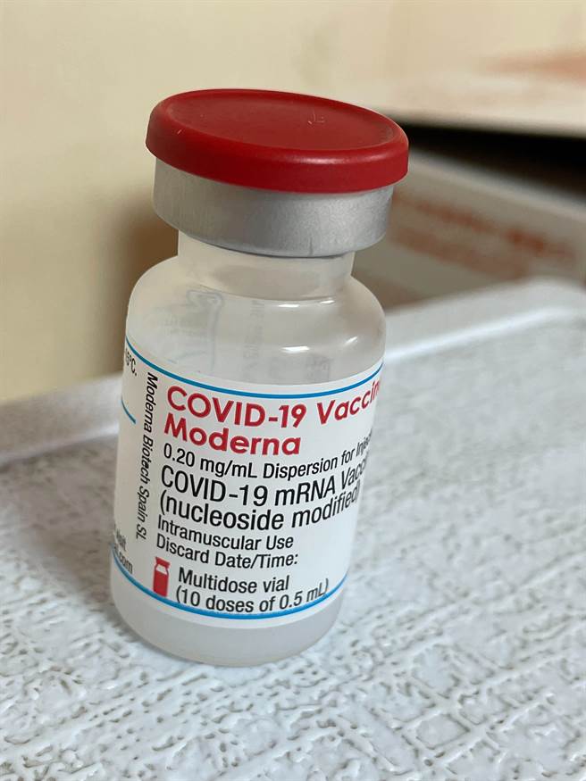 中央拨配莫德纳疫苗给嘉义市医护人员优先施打。（嘉义市政府提供）