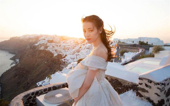 大陆女星迪丽热巴。(图/ 摘自迪丽热巴微博)