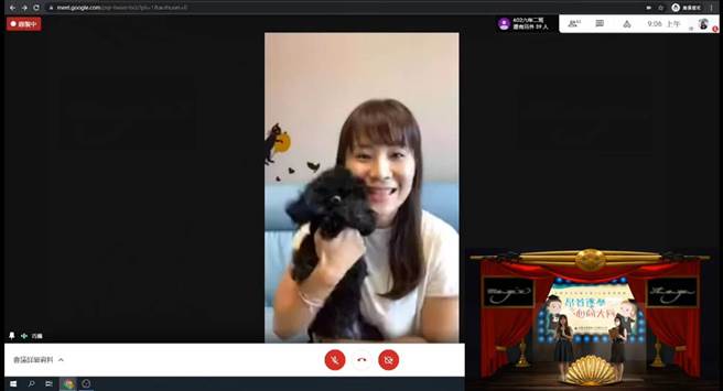 立委赵天麟服务处执行长邓巧佩8日在高雄巿大同国小的线上毕业典礼致词。（翻摄照片）