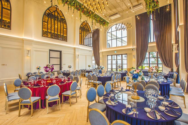 云朗集团联手宝成蔡家，进军台中顶级宴会市场，预计明年1月开始接单，是继桃园皇家薇庭后的第二个委托经营案。图为皇家薇庭宴会厅。（云朗提供）