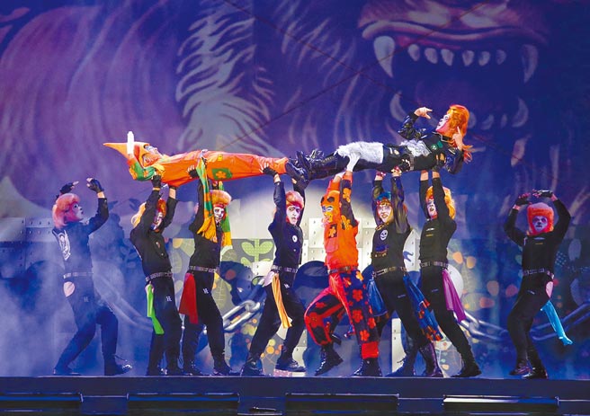 曾獲藝文紓困1.0、2.0補助的藝文工作者，經文化部審查，已於6月4日直接由文化部撥款入帳補助款3萬元。圖為3月紙風車劇團為客家兒童劇《雨馬》舉行總彩排。（本報資料照片）