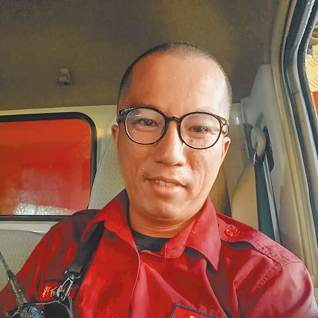 張文榮擔任義消約6年，日前將消防員辛苦的一面放上臉書，引起廣大回響。（張文榮提供／張亦惠嘉縣傳真）