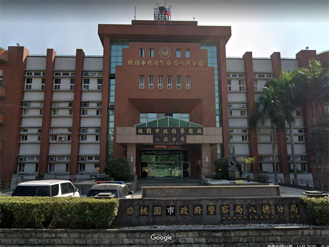 桃园市八德区9日晚间发生移工凶杀事件，八德分局正在积极缉凶中。图为桃园市政府警察局八德分局。（翻摄Google Maps）
