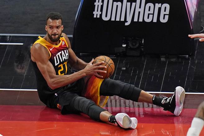 爵士中锋戈贝尔获选本季年度最佳防守球员。(美联社资料照)