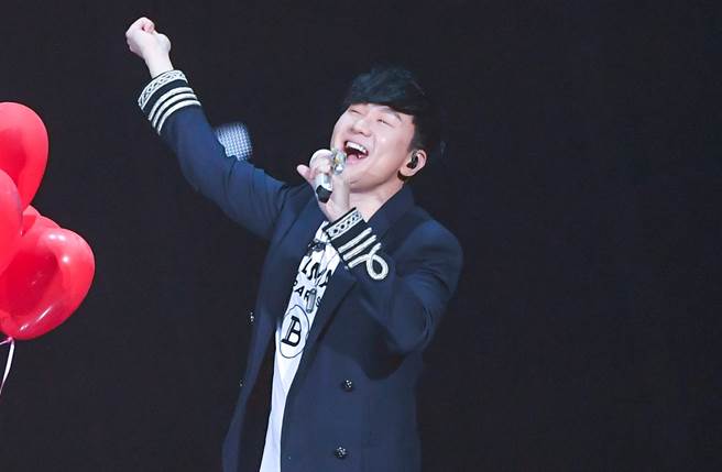 林俊杰为防疫已在宅在家1个多月，但比正常上班还忙，在家准备着线上演唱会。(中时资料照片)