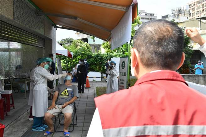 新北昨篩檢4411人32人陽性 侯：民眾快出來篩。（新北市府提供／葉德正新北傳真）