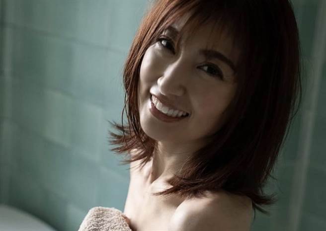 熊田曜子被誉为「最强美乳人妻」。（图/翻摄自熊田曜子IG）