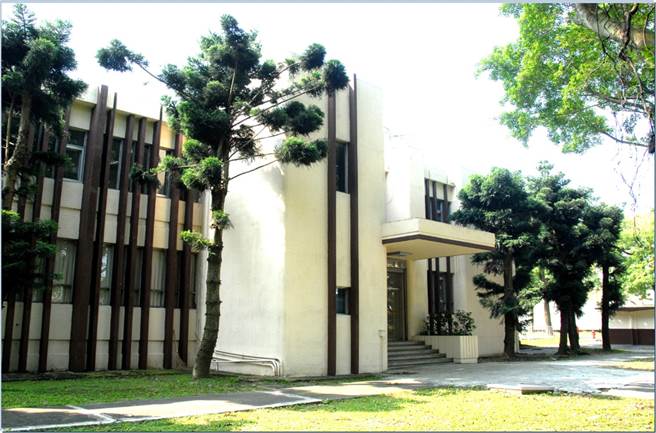 我核武原料提炼研发设施圣地(014馆,称为新新计画)(用过核燃料再处理设施)外景。（作者提供）