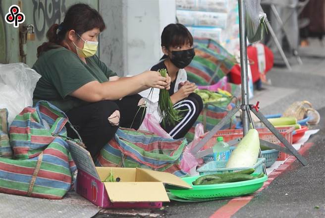 劳动部日前公告「自营作业者或无一定雇主之劳工生活补贴措施」，估计约有185万人符合资格。（报系资料照）