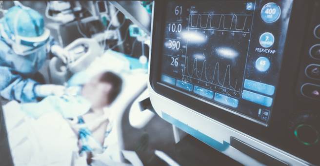 三重某诊所医师传隐形缺氧亡，检尸确诊新冠肺炎。（图／示意图，达志影像）