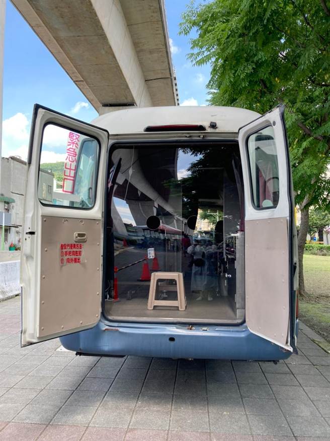 亞東醫院巡迴篩檢車。（亞東醫院提供）