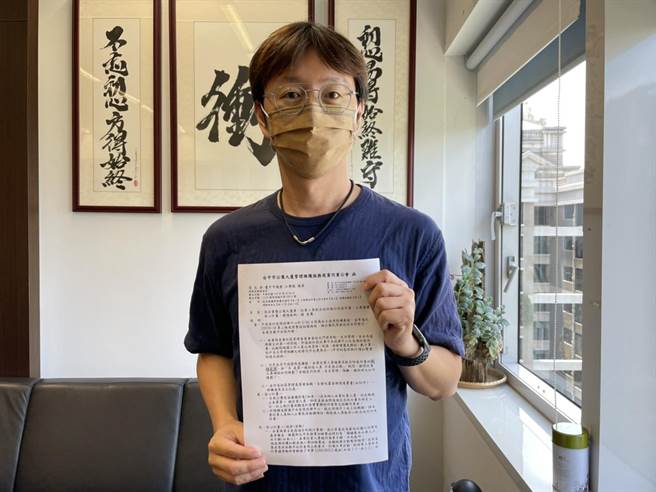 市議員江肇國為保全、民防義警、義消、義交請命，爭取優先施打疫苗。（市議員江肇國服務處提供）