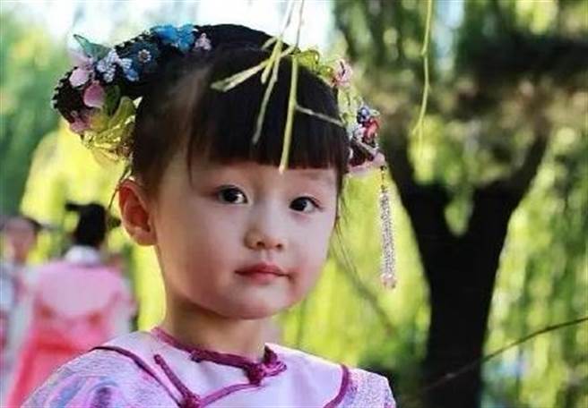 紀姿含飾演《後宮甄嬛傳》的「溫宜公主」，可愛表現令人印象深刻。（圖/翻攝自微博）