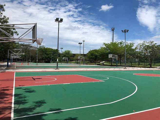 全国三级警戒延至6月28日，中市运动场馆及户外运动场域持续关闭。（台中市政府提供）