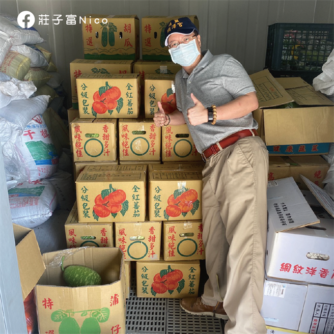 资深广播主持人庄子富与有「最强菜农」之称的林佳新，联手发起「支援前线，医护好，我们就好」的爱心蔬菜箱活动。（庄子富提供／陈淑芬台中传真）