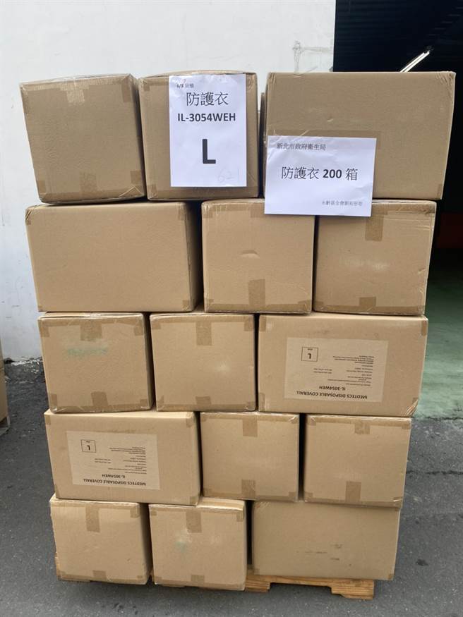 17LIVE和永龄基金会、富胖达（Foodpanda）等善心企业及民间人士联手，总计募集捐赠物资有1万件防护衣、3万个N95口罩，以及400台血氧机。